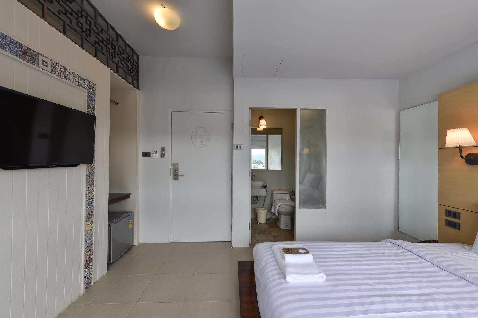 Hotel October Phuket Exteriér fotografie