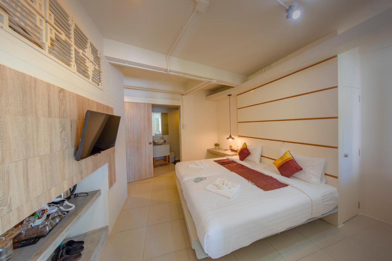 Hotel October Phuket Exteriér fotografie
