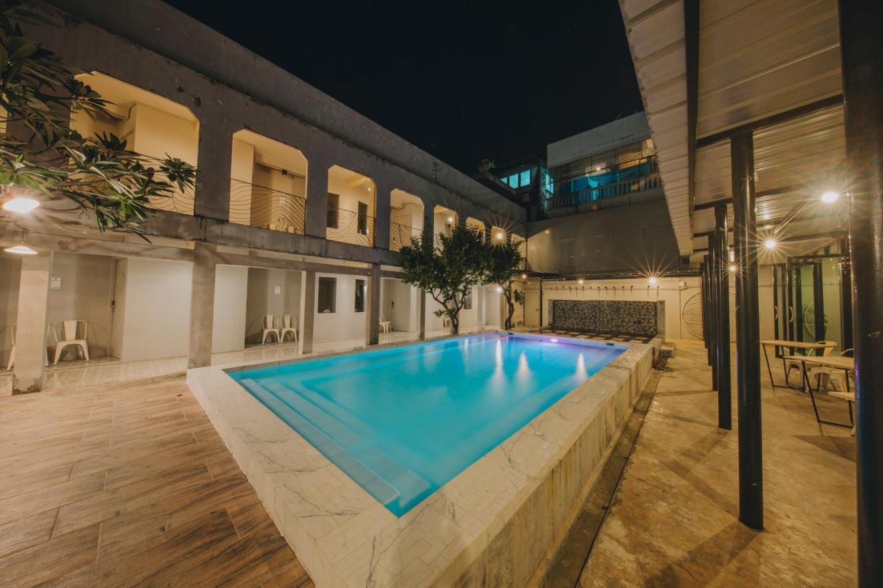 Hotel October Phuket Exteriér fotografie